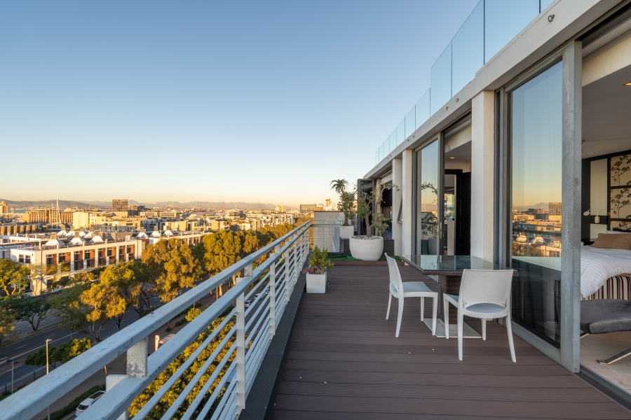 To Let 2 Bedroom Property for Rent in Green Point Western Cape